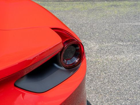 Used 2018 Ferrari 488 Spider RWD image 19