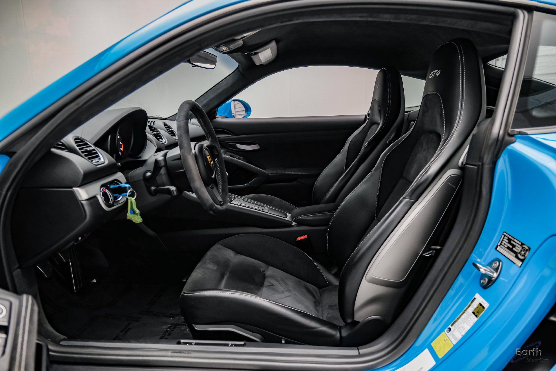 Used 2020 Porsche 718 Cayman GT4 RWD image 40