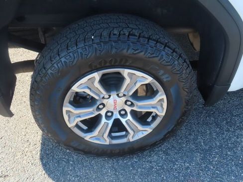Used 2025 GMC Sierra 1500 SLT AWD/4WD image 15