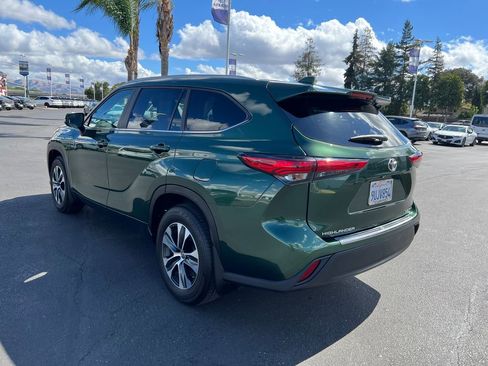 Used 2023 Toyota Highlander XLE image 8