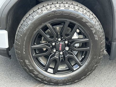 Used 2024 GMC Sierra 1500 Elevation image 40