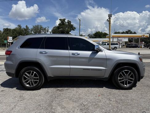 Used 2020 Jeep Grand Cherokee Limited w/ Premium Lighting Group AWD/4WD image 6