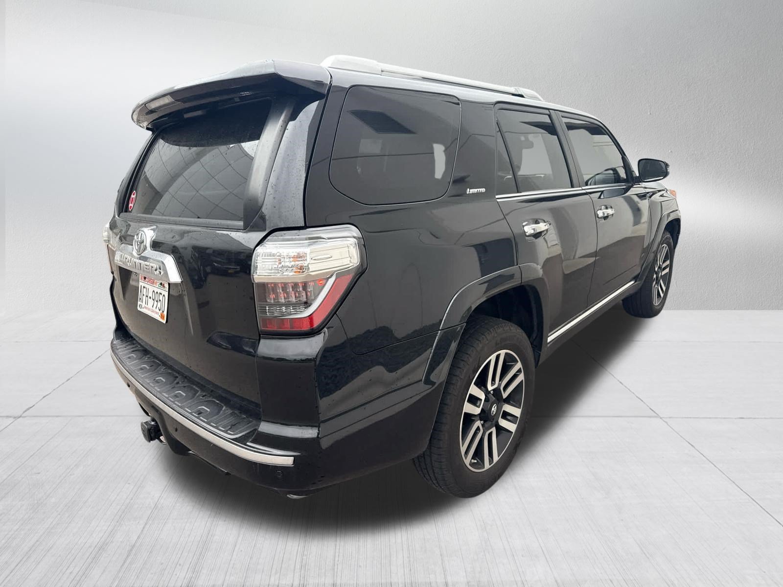 Used 2017 Toyota 4Runner Limited AWD/4WD image 4
