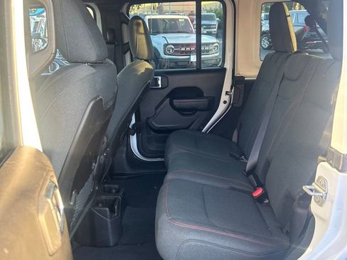 Used 2025 Jeep Wrangler Unlimited Rubicon image 11