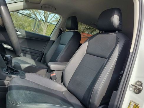 Used 2020 Volkswagen Tiguan SE image 18