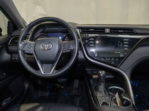 Used 2020 Toyota Camry XSE image 6