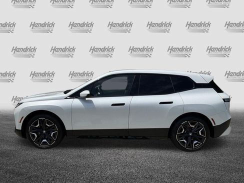 Used 2024 BMW iX xDrive50 w/ Sport Package AWD/4WD image 7