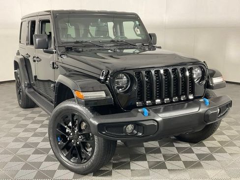 Used 2022 Jeep Wrangler Unlimited Sahara w/ Cold Weather Group AWD/4WD image 36