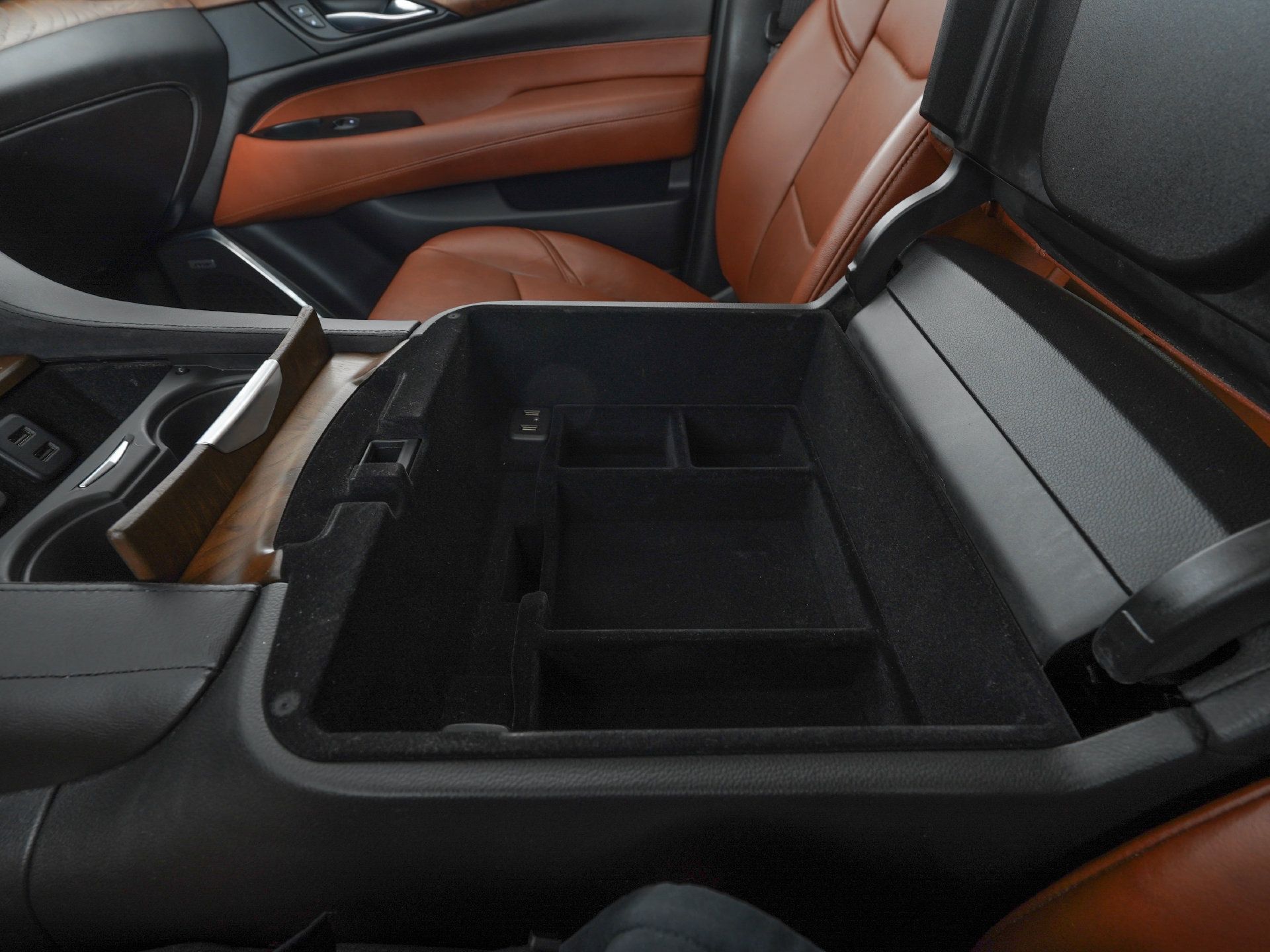 Used 2020 Cadillac Escalade Premium Luxury AWD/4WD image 33