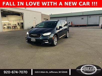 Used 2022 Chrysler Pacifica Touring-L