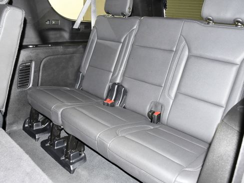 Used 2025 Chevrolet Suburban Z71 image 51