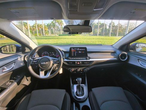 Used 2022 Kia Forte LXS FWD image 9