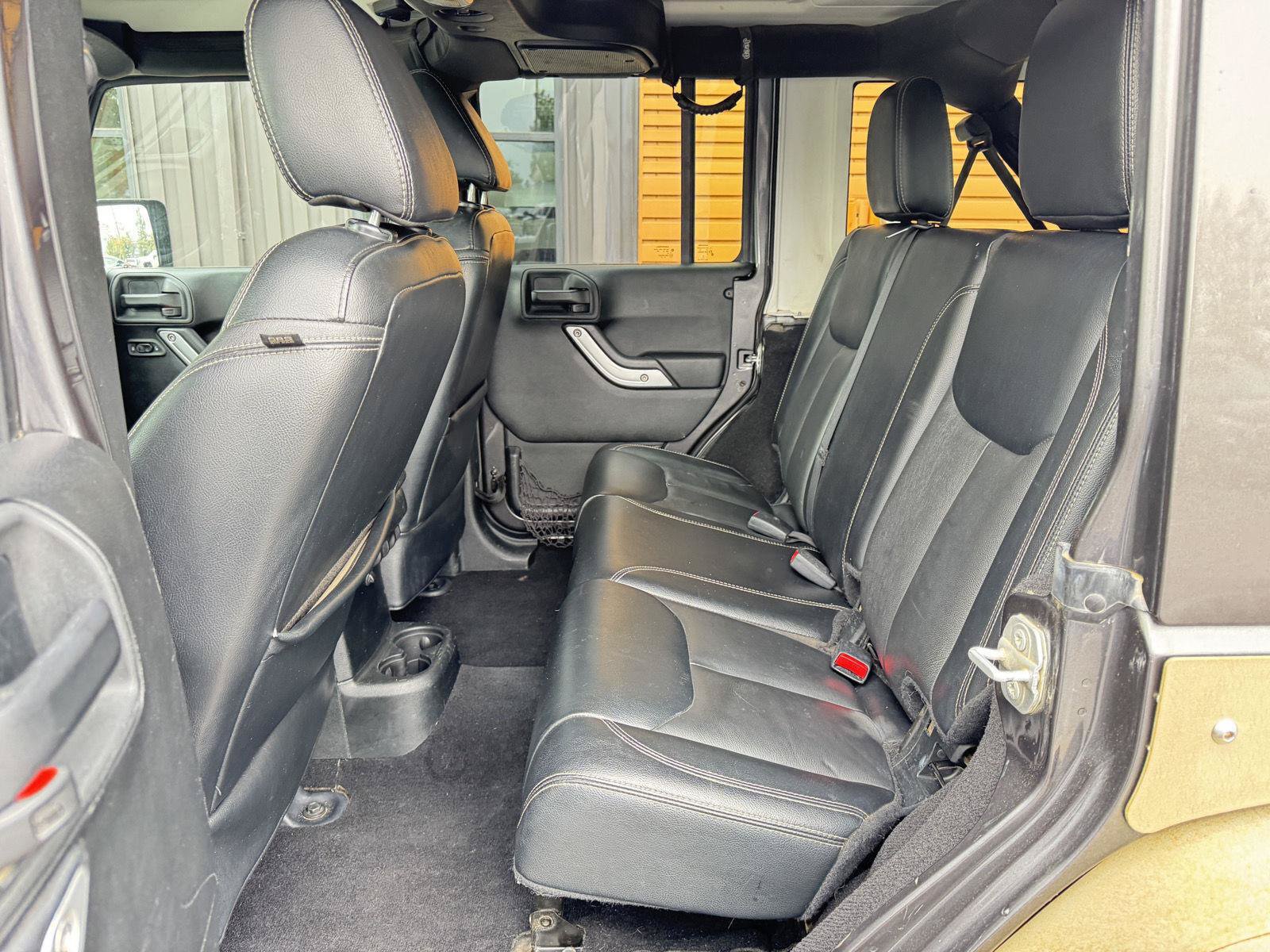 Used 2016 Jeep Wrangler Unlimited Rubicon w/ Connectivity Group AWD/4WD image 19