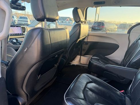 Used 2022 Chrysler Pacifica Limited image 22