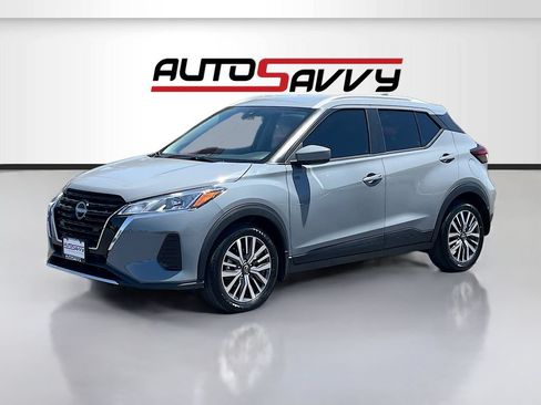 Used 2023 Nissan Kicks SV FWD image 3