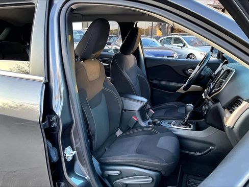 Used 2017 Jeep Cherokee Latitude w/ Safety/Convenience Group image 8