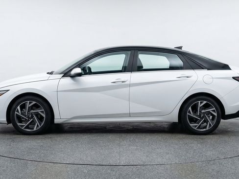 Used 2025 Hyundai Elantra SEL FWD image 5