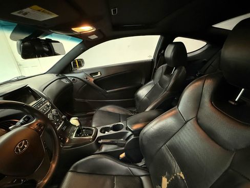 Used 2013 Hyundai Genesis 3.8 image 14