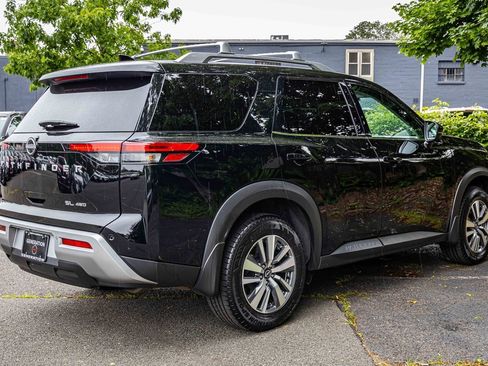 Certified 2024 Nissan Pathfinder SL image 6