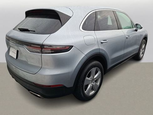 Used 2023 Porsche Cayenne w/ Premium Package image 4