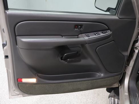 Used 2004 Chevrolet Silverado 1500 4x4 Extended Cab w/ Light Duty Power Package image 13