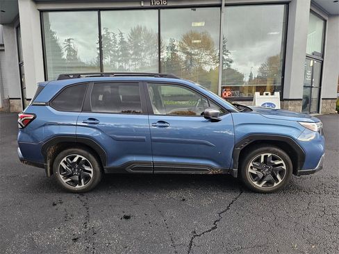 Used 2025 Subaru Forester Limited image 8