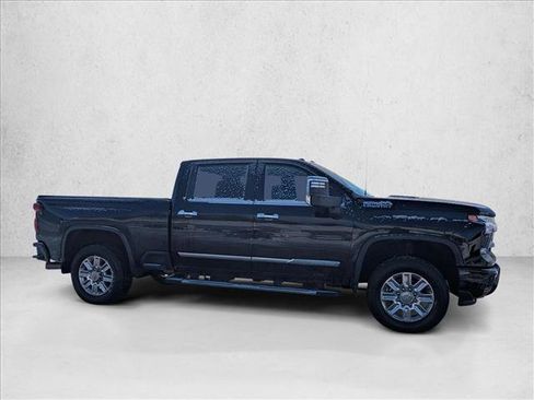 Used 2024 Chevrolet Silverado 2500 High Country w/ High Country Premium Package image 4