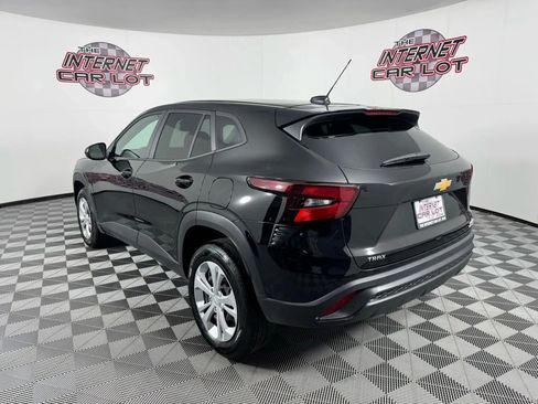 Used 2025 Chevrolet Trax LS FWD image 5