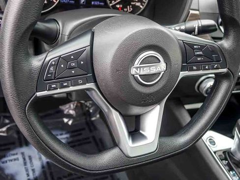 Used 2024 Nissan Altima 2.5 SV FWD image 16