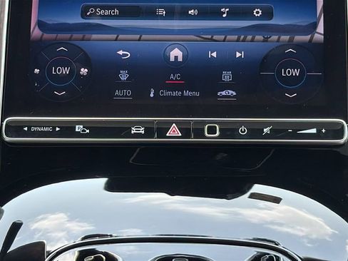 Used 2024 Mercedes-Benz GLC 300 4MATIC image 24