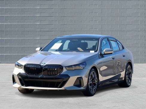 Used 2025 BMW i5 xDrive40 image 3