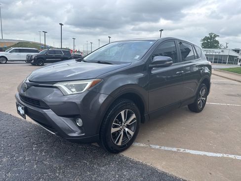 Used 2018 Toyota RAV4 XLE image 7