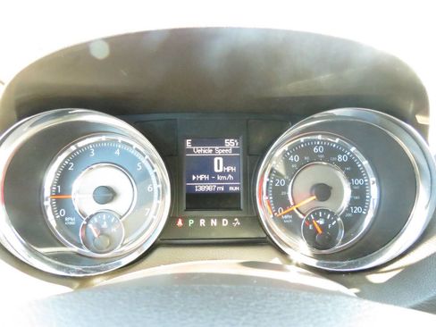 Used 2015 Chrysler Town & Country Touring-L w/ Driver Convenience Group image 16