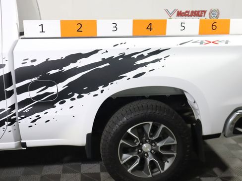 Used 2023 Chevrolet Silverado 1500 LT image 12