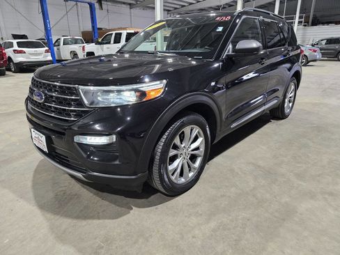 Used 2020 Ford Explorer XLT w/ Equipment Group 202A AWD/4WD image 2