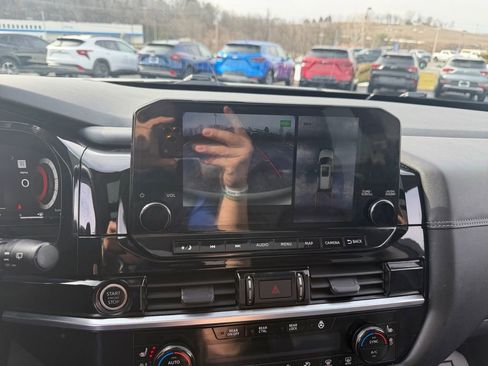 Used 2023 Nissan Pathfinder Platinum image 18