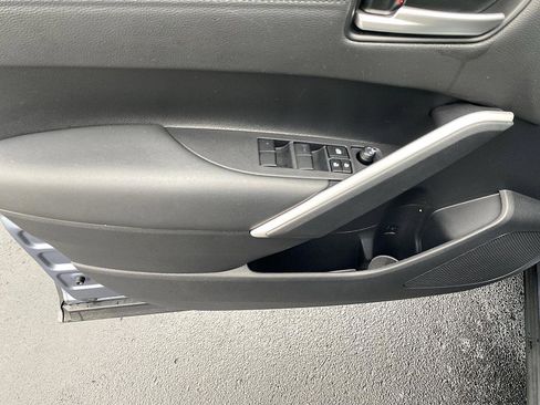 Certified 2025 Toyota Corolla Cross XLE image 9