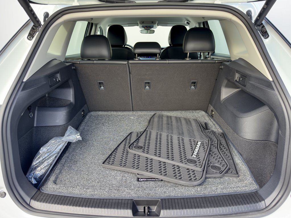 Used 2025 Volkswagen Tiguan SE FWD image 27