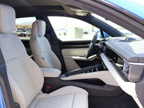 New 2026 Porsche Macan 4 Electric image 23