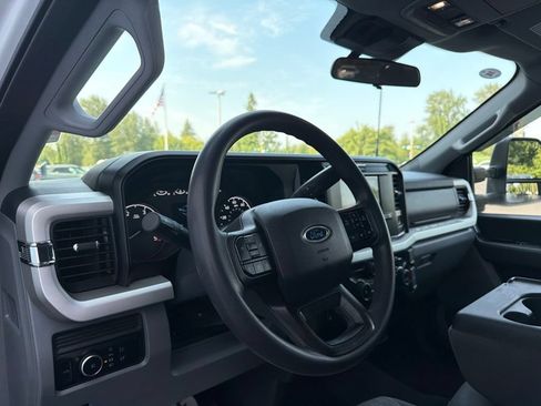 Used 2025 Ford F350 XLT AWD/4WD image 10