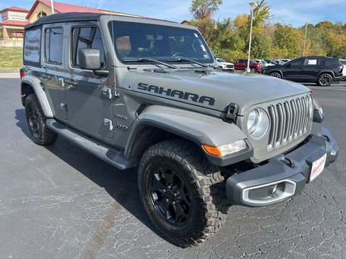 Used 2018 Jeep Wrangler Unlimited Sahara image 4