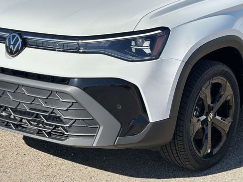 New 2025 Volkswagen Taos SE AWD/4WD image 6