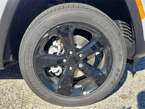 New 2025 Jeep Grand Cherokee Altitude image 5