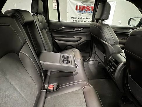 New 2025 Jeep Grand Cherokee Altitude image 14
