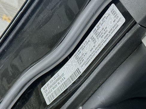 Used 2024 Jeep Grand Cherokee L Limited w/ Luxury Tech Group II image 12