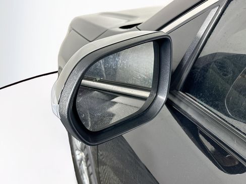 Used 2025 Chevrolet Traverse LT image 16