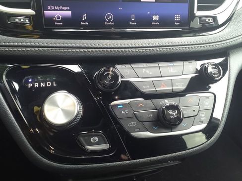Used 2022 Chrysler Pacifica Touring-L w/ S Appearance Package FWD image 27