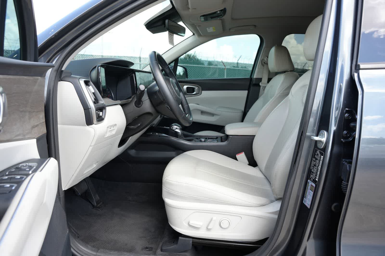 Used 2022 Kia Sorento EX w/ Panoramic Sunroof Package FWD image 17