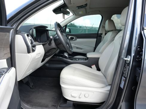 Used 2022 Kia Sorento EX w/ Panoramic Sunroof Package FWD image 17