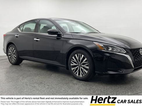 Used 2025 Nissan Altima 2.5 SV FWD image 1